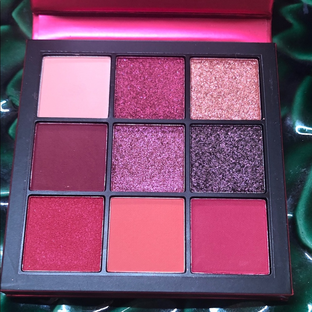 HUDA BEAUTY 9-Color Eyeshadow Palette - Pink, Red, and Gold